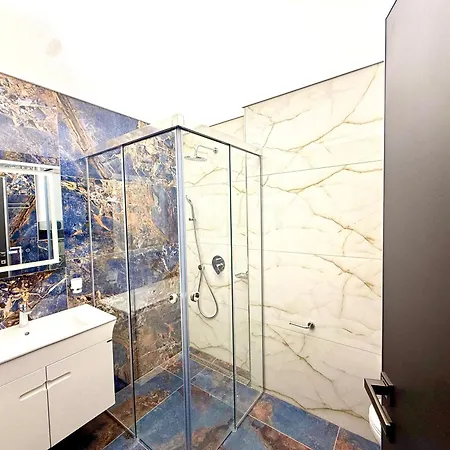 Luxe 1 Apartman *